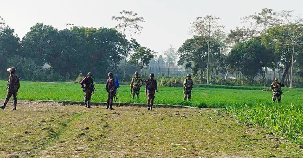 নোম্যান্সল্যান্ডে ড্রেন নির্মাণের চেষ্টা চালিয়েছে বিএসএফ বিজিবির বাধার মুখে সরে যেতে বাধ্য