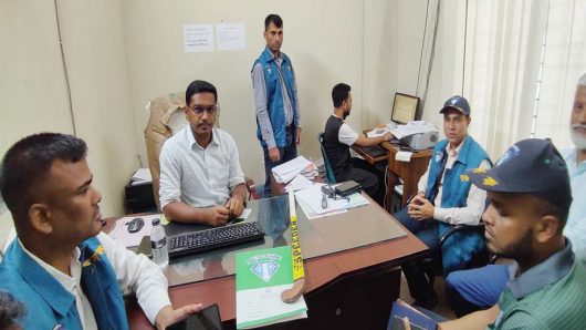 অভিযানে নেমেছে দুদক সিলেট বিআরটিএ কার্যালয়ে