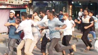 একজনকে মারধরের পর পুলিশে দিয়েছে ছাত্র-জনতা