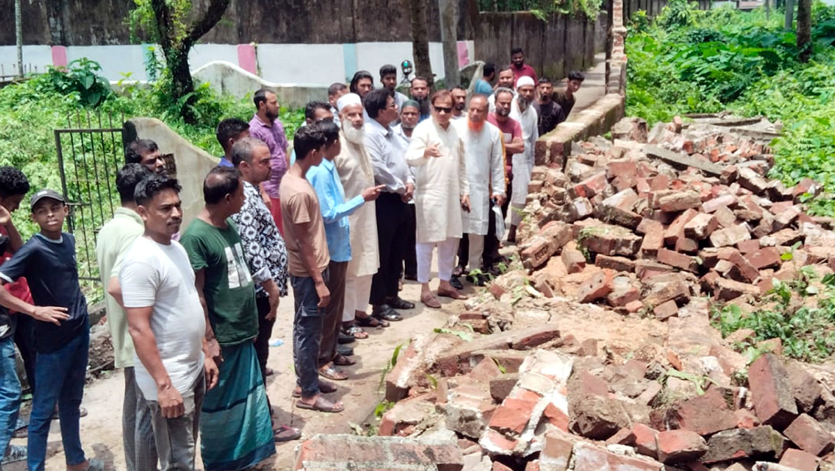 পলিটেকনিক্যালের ঝুঁকিপূর্ণ দেয়াল নিয়ে বিপাকে এলাকাবাসী