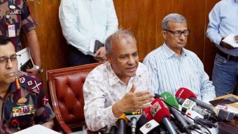 পুলিশের হাতে কোনো প্রাণঘাতী অস্ত্র থাকবে না-স্বরাষ্ট্র উপদেষ্টা