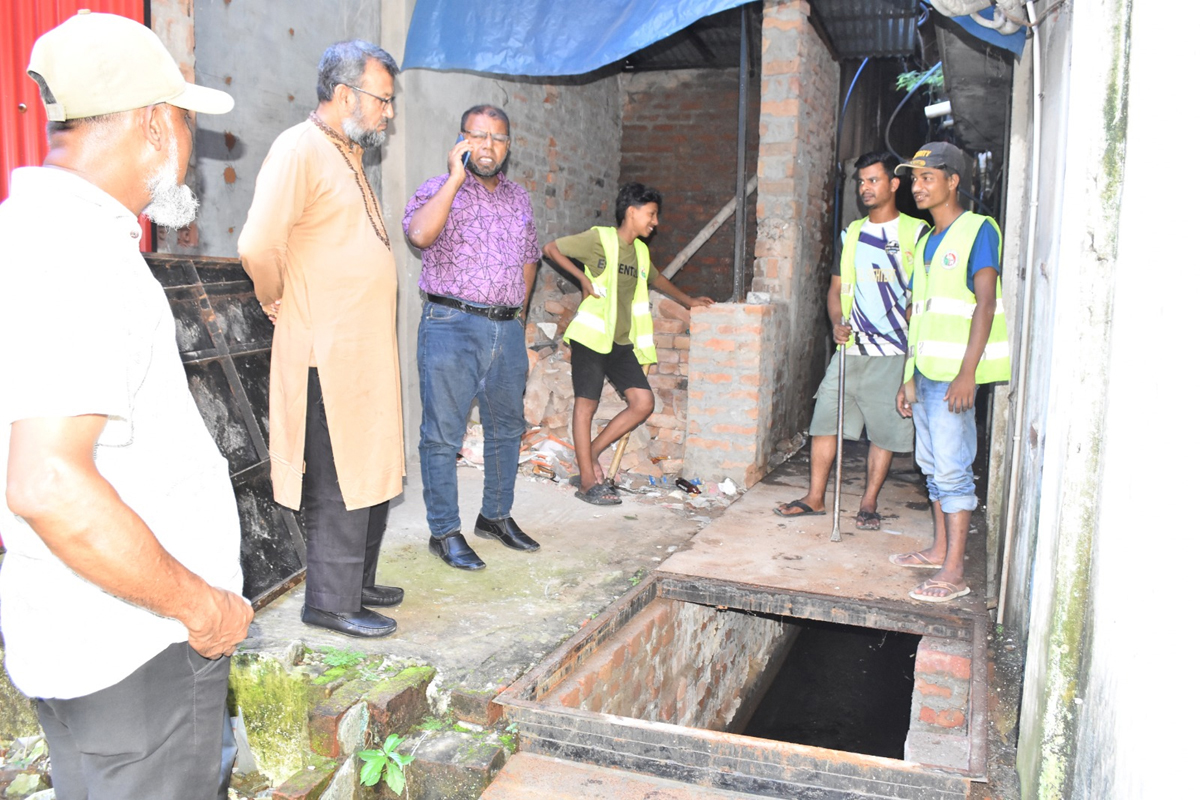 জিন্দাবাজারে ড্রেনের উপর ব্যবসা প্রতিষ্ঠান উচ্ছেদ করলো সিসিক
