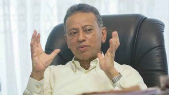 একটি গ্রুপ এসে খেলাধুলা করে চলে যায় আমীর খসরু