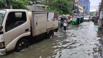 সিলেট মহানগরী অধিকাংশ রাস্তাঘাটসহ বাসায় পনি