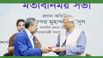 চট্টগ্রাম হার্ট ফাউন্ডেশন হাসপাতালের জন্য নির্ধারিত জমির দলিল হস্তান্তর করেছেন প্রধান উপদেষ্টা
