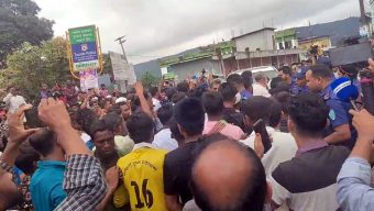 জাফলং ইসিএ এলাকা পরিদর্শন শেষে স্থানীয় জনতার বিক্ষোভের মুখে দুই উপদেষ্টা