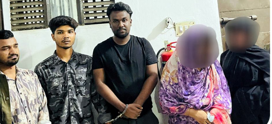 নগরীর আবাসিক হোটেলে অনৈতিক কর্মকান্ডে জড়িত থাকার অভিযোগে ৫জনকে গ্রেফতার