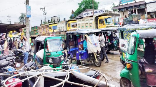 ট্রাক ড্রাইভারকে মারধরের ঘটনায় বন্ধ ছিল সিলেট-ভোলাগঞ্জ মহাসড়কে গাড়ি চলাচল