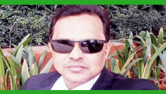 খলিলুর রহমান নামে এক ব্যক্তির ঝুলন্ত লাশ উদ্ধার করেছে পুলিশ