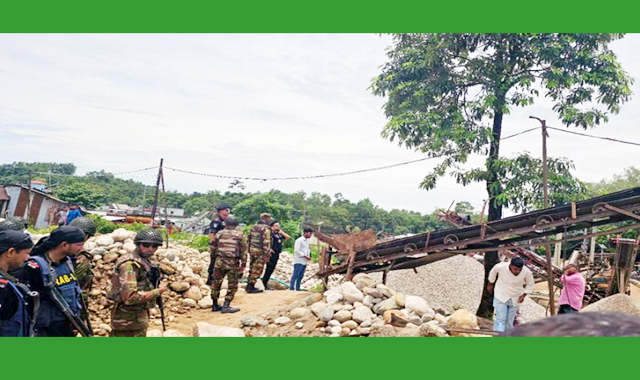 ধোপাগুল এলাকায় যৌথবাহিনীর উপস্থিতিতে টাস্কফোর্সের অভিযান