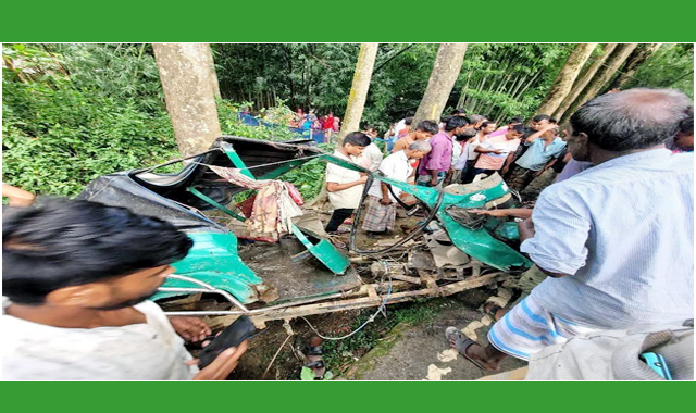 বিয়ের মাইক্রোবাস ও টমটমের মুখোমুখি সংঘর্ষে ১ জন নিহত ও শিশুসহ আহত হয়েছেন ১২জন