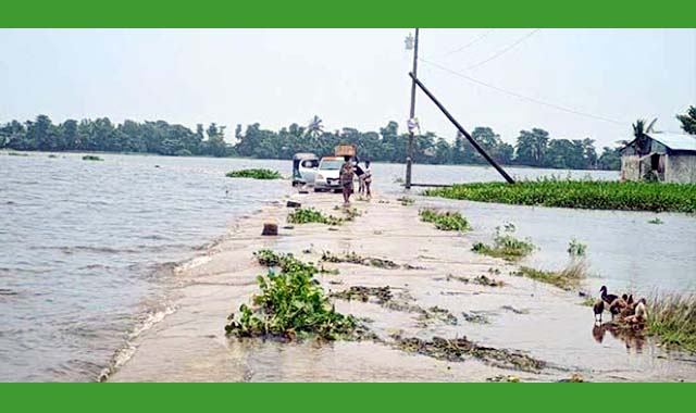 নি বিপৎসীমার ওপর দিয়ে প্রবাহিত হচ্ছে,তিন জেলার নিম্নাঞ্চলে বন্যা পরিস্থিতির অবনতি হতে পারে