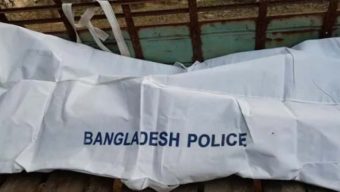 এক তরুণী গলায় ফাঁস দিয়ে আত্মহত্যা করেছে
