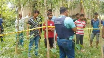 বাড়ির পরিত্যক্ত জমি থেকে পুরনো আমলের একটি গ্রেনেড পাওয়া গেছে