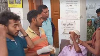 আধিপত্য বিস্তারকে কেন্দ্র করে দুটি গ্রুপের মধ্যে সংঘর্ষে ২০ জন আহত হয়েছে