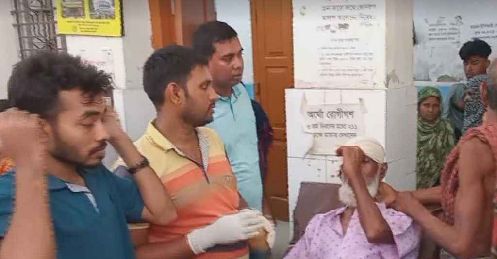 আধিপত্য বিস্তারকে কেন্দ্র করে দুটি গ্রুপের মধ্যে সংঘর্ষে ২০ জন আহত হয়েছে