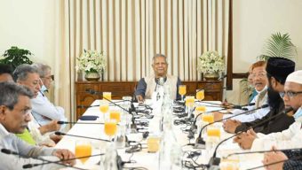 চার রাজনৈতিক দলের নেতাদের সঙ্গে বৈঠকে বসেছেন অন্তর্র্বতী সরকারের প্রধান