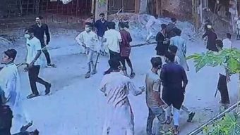 চাঁদা আদায়কে কেন্দ্র করে একটি ব্যবসাপ্রতিষ্ঠানে সন্ত্রাসী হামলা ও গোলাগুলির ঘটনা ঘটেছে