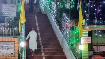 আখেরি মোনাজাত-শিরণী বিতরণের মধ্য দিয়ে শাহপরাণ (রহ.) মাজার শরীফের উরুস মাহফিল সম্পন্ন