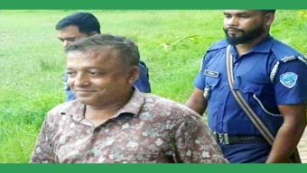 ক্লাশ চলাকালে স্কুলে প্রবেশ করে দুই শিক্ষককে ইট দিয়ে পিটিয়ে আহত করেছেন আওয়ামী লীগ নেতার ভাতিজা