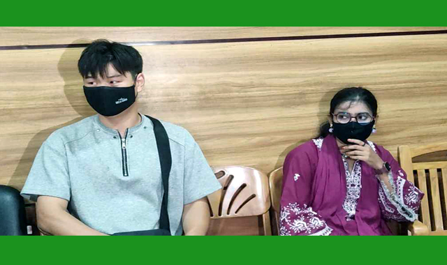 প্রেমের সূত্র ধরে সুদূর চীন থেকে কুষ্টিয়ায় এসেছেন শি জিং