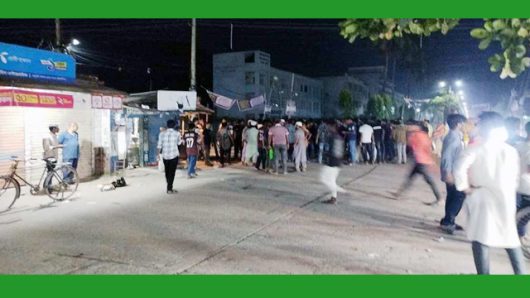 আন্দোলনের মধ্যে ওপর বহিরাগতদের হামলার অভিযোগ