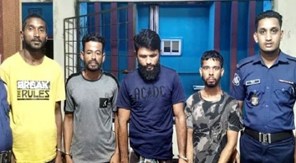 শ্রীপুর রাংপানি এলাকায় দুই পর্যটককে চাকুর ভয় দেখিয়ে ডাকাতি আটক চারজন