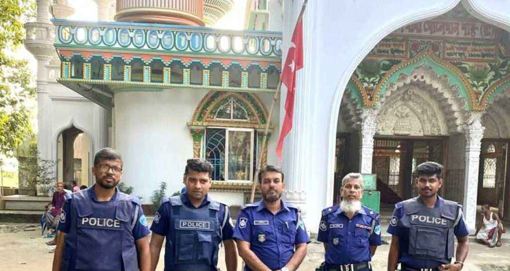 কুমিল্লার ১০টি মাজারের নিরাপত্তায় পুলিশ মোতায়েন