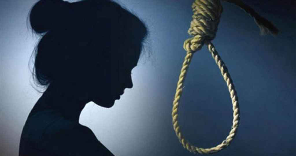 যুক্তরাষ্ট্রপ্রবাসী স্বামীকে ভিডিও কলে রেখেই ফ্যানের সঙ্গে ঝুলে আত্মহত্যা