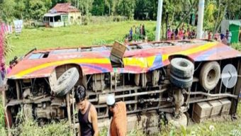 সিলেট-ঢাকা মহাসড়কে যাত্রীবাহী বাস উল্টে আহত-৩০