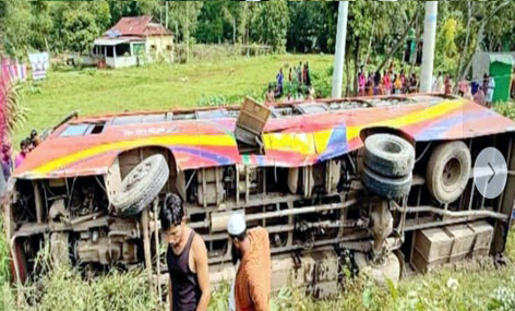 সিলেট-ঢাকা মহাসড়কে যাত্রীবাহী বাস উল্টে আহত-৩০