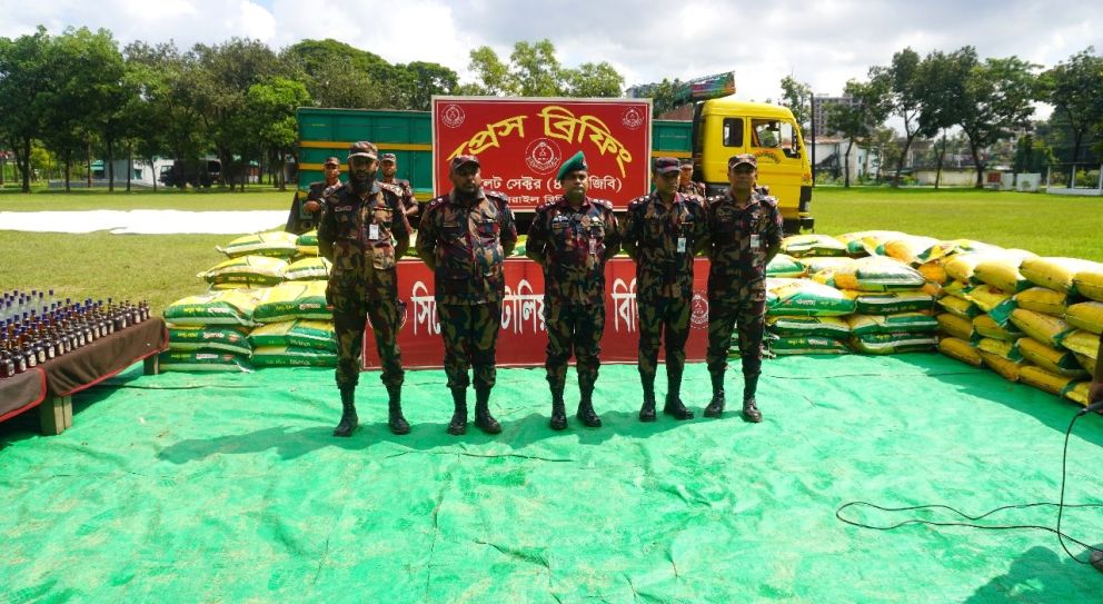 ৪৮ বিজিবি কর্তৃক পৃথক অভিযানে প্রায় ০১ কোটি ৫০ লক্ষ টাকার চোরাচালানী মালামাল জব্দ