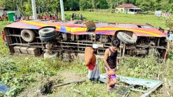 ওভারটেক করতে গিয়ে যাত্রীবাহি বাস উল্টে অন্তত ৩০ জন যাত্রী আহত