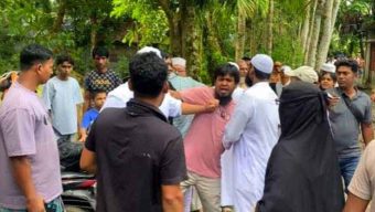 সম্পত্তি নিয়ে বিরোধের জেরে মায়ের মরদেহ দাফন আটক