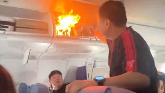 দক্ষিণ কোরিয়ার অভ্যন্তরীণ ফ্লাইটের একটি উড়োজাহাজের ভেতর আগুন