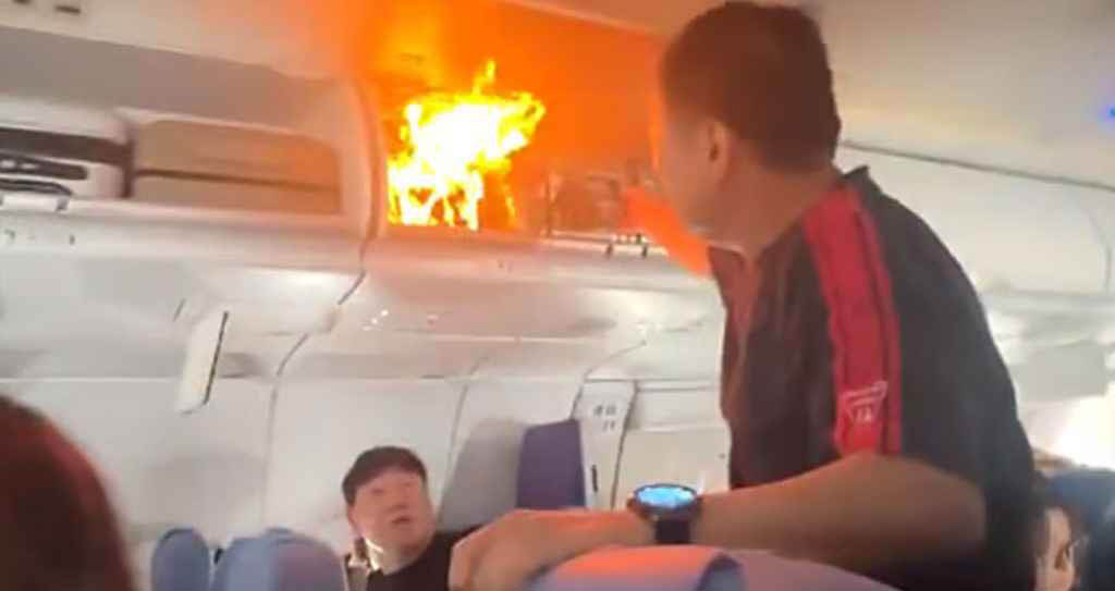দক্ষিণ কোরিয়ার অভ্যন্তরীণ ফ্লাইটের একটি উড়োজাহাজের ভেতর আগুন