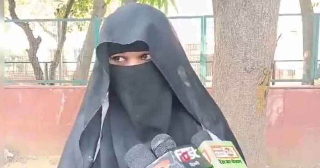 দিল্লির হাসপাতালে বোরকা পরিহিতা এক মুসলিম নারীকে প্রবেশে বাধা দেওয়ার অভিযোগ