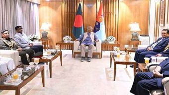 প্রধান উপদেষ্টার সাথে সৌজন্য সাক্ষাৎ করেছেন তিন বাহিনীর প্রধান