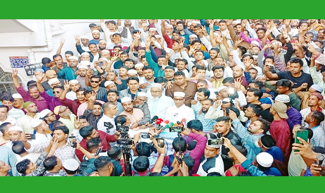 সংক্ষিপ্ত সফর শেষে দেশে ফিরেই হযরত শাহজালাল রহ এর মাজার করলেন-ব্যারিস্টার এম এ সালাম