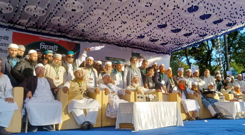 চাঁদাবাজির কারণে একদল ঘৃণা কুড়িয়েছে, আরেকদল সর্ব শক্তি নিয়ে নেমেছে আমীর ড. শফিকুর রহমান