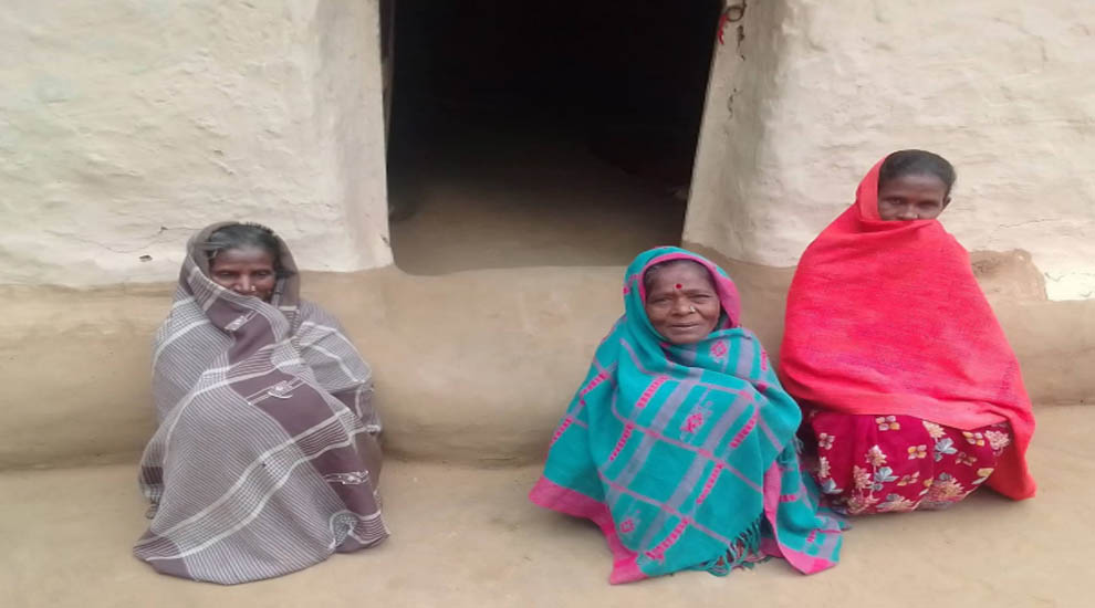 শীত, মৃদু বাতাস ও ক‚য়াশাও তুলনামূলক বেশি-গরম কাপড় কেনা মোটেও সাধ্য নেই