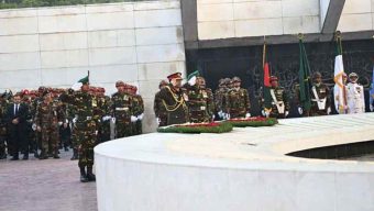 খালেদা জিয়ার সমাধিতে শ্রদ্ধাঞ্জলি অর্পণ করেছেন প্রধান উপদেষ্টা