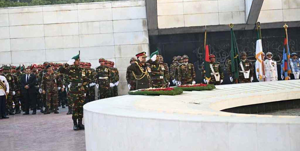 খালেদা জিয়ার সমাধিতে শ্রদ্ধাঞ্জলি অর্পণ করেছেন প্রধান উপদেষ্টা