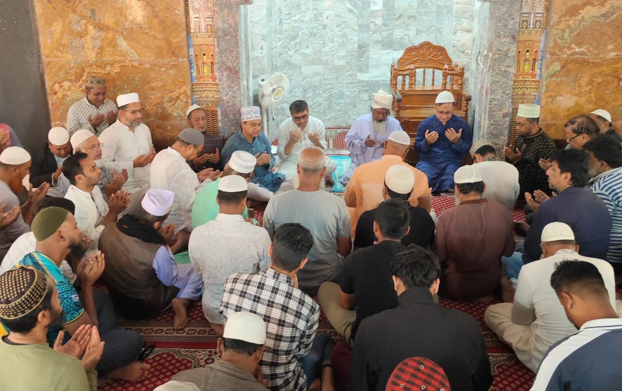 বেগম খালেদা জিয়ার সুস্থতা কামনায় দিনকাল সিলেট অফিসের দোয়া মাহফিল