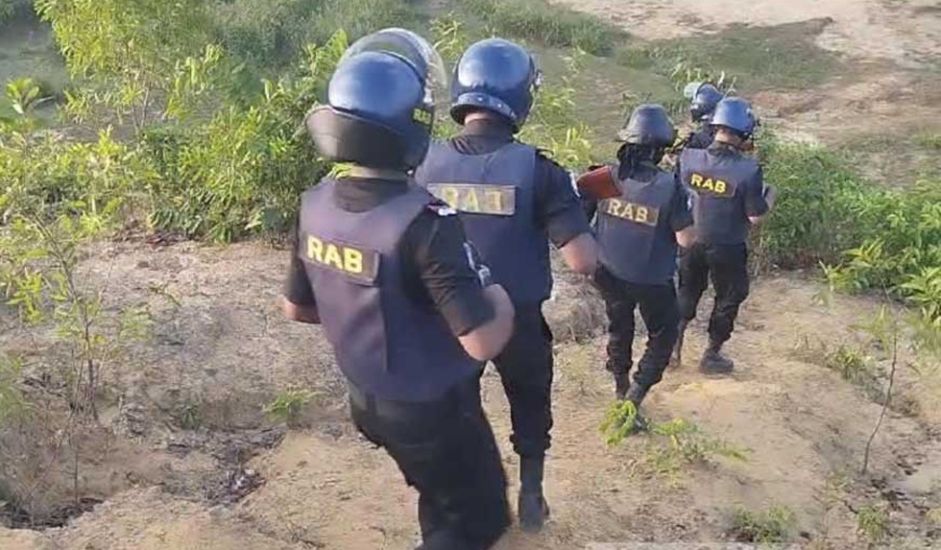 সুপারি বাগান থেকে একটি এয়ারগান উদ্ধার করেছে র‌্যাব