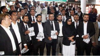 মুক্তাদির ও এমরান চৌধুরীর সমর্থনে জাতীয়তাবাদী আইনজীবী ফোরাম সিলেটের লিফলেট বিতরণ