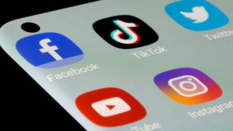 ফ্রান্সের জাতীয় পরিষদে ১৫ বছরের কম বয়সীদের জন্য সোশ্যাল মিডিয়া ব্যবহার নিষিদ্ধ বিল পাস