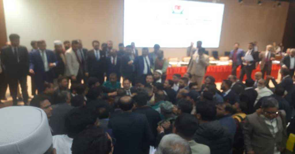 সংসদ নির্বাচনের প্রার্থীদের আপিল শুনানিকালে আইনজীবীদের মধ্যে ব্যাপক হট্টগোল