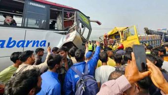 ঢাকা-বরিশাল মহাসড়কে বাসের সঙ্গে মুখোমুখি সংঘর্ষে ট্রাকের চালক ও হেলপার নিহত