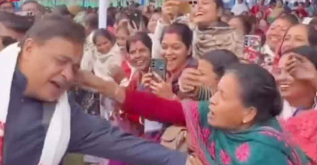 জনসংযোগ কর্মসূচিতে গিয়ে এক আবেগঘন মুহূর্তের সাক্ষী থাকল আসাম